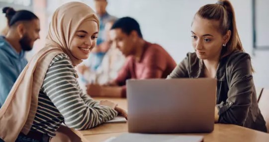 Studentes met laptop
